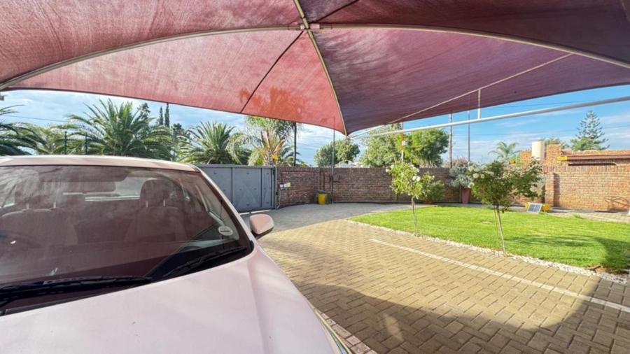 7 Bedroom Property for Sale in Rhodesdene Northern Cape